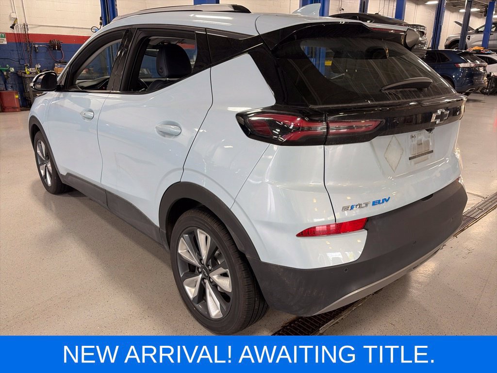 Used 2023 Chevrolet Bolt EUV LT w/ Convenience Package FWD image 5