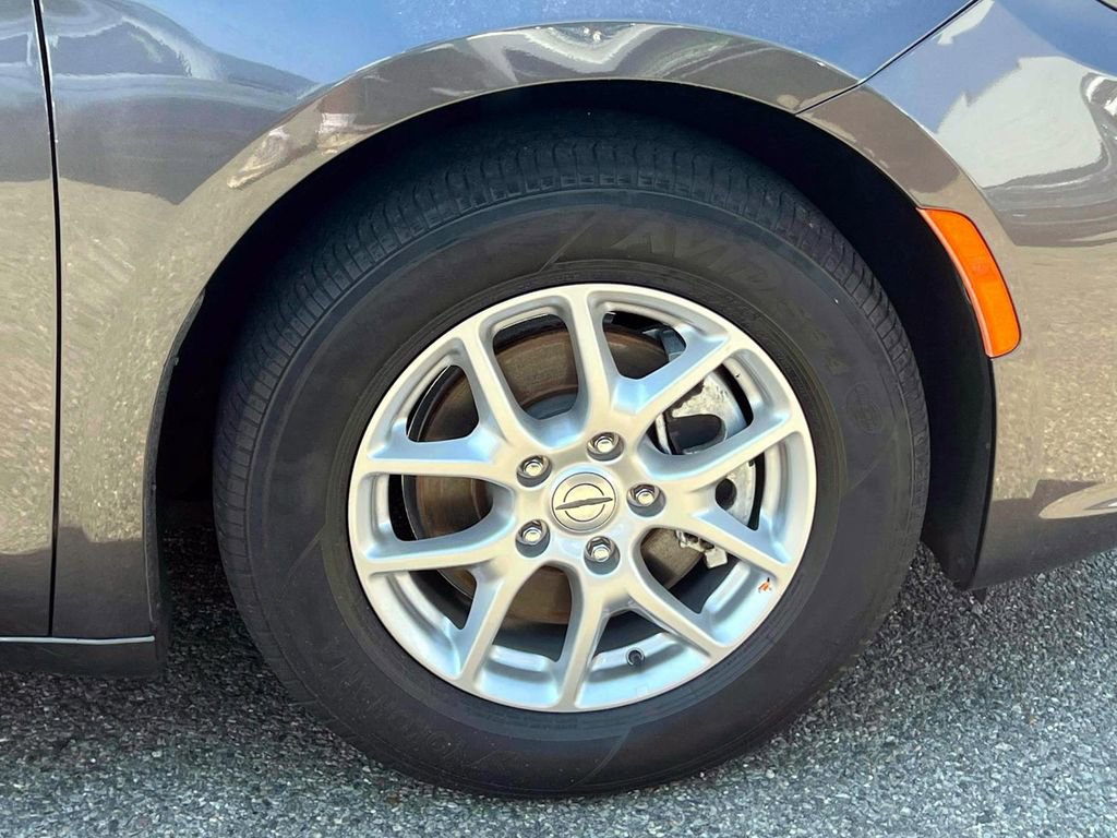 Certified 2023 Chrysler Pacifica Touring-L FWD image 12