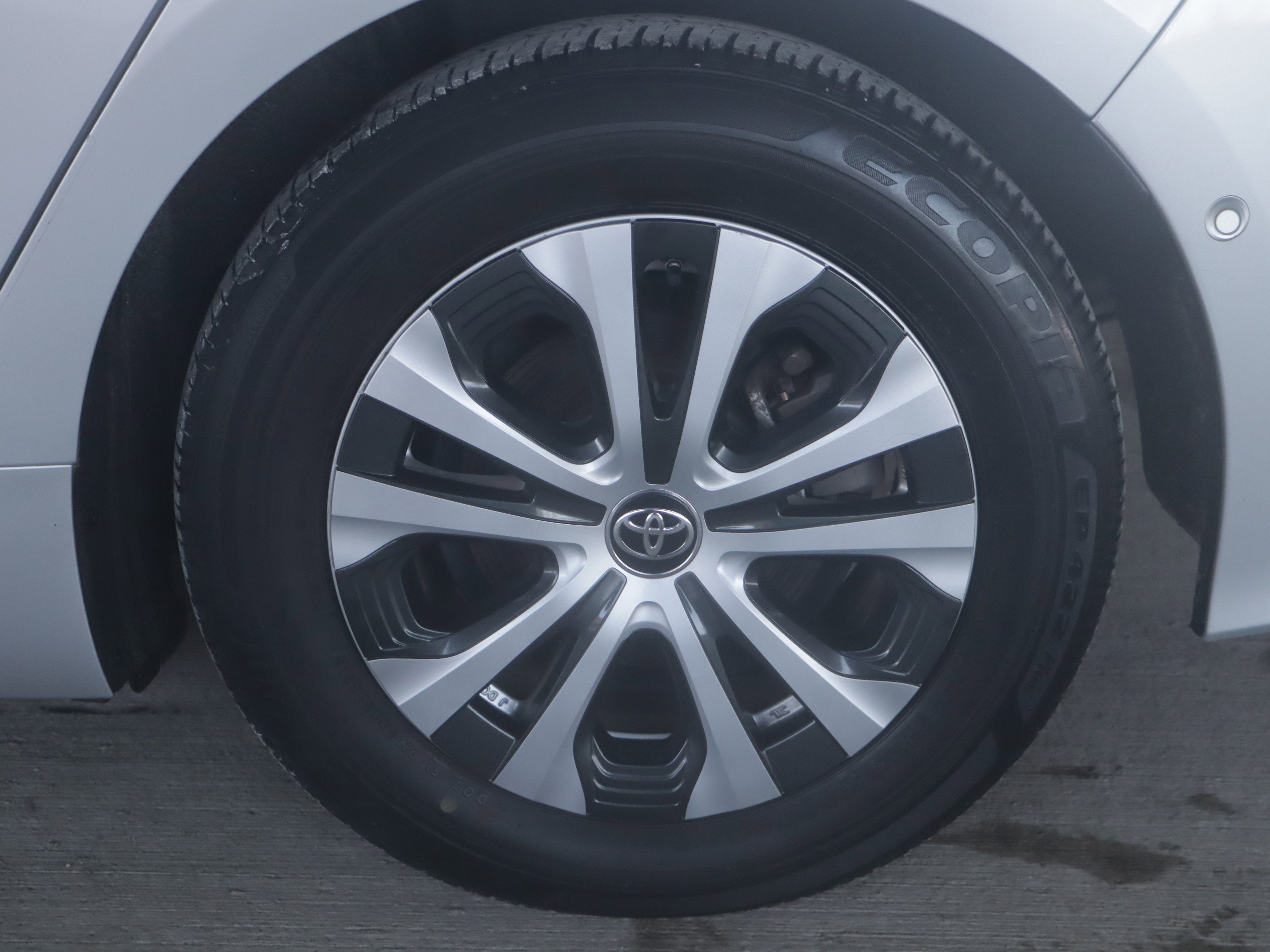 Used 2021 Toyota Prius Prime Limited image 25