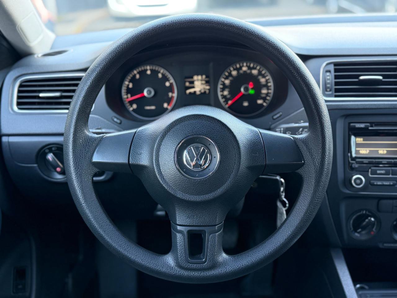 Used 2014 Volkswagen Jetta SE FWD image 42
