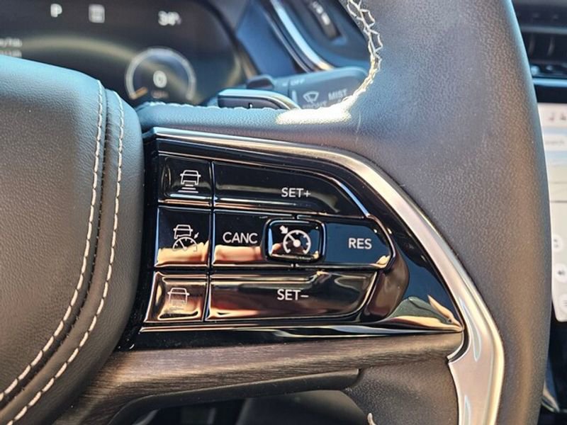 Used 2023 Jeep Grand Cherokee L Overland image 30