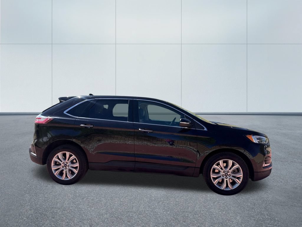 Used 2022 Ford Edge Titanium w/ Equipment Group 301A AWD/4WD image 10