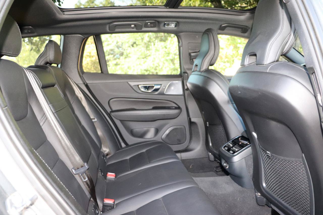 Used 2019 Volvo V60 T5 Cross Country AWD/4WD image 38