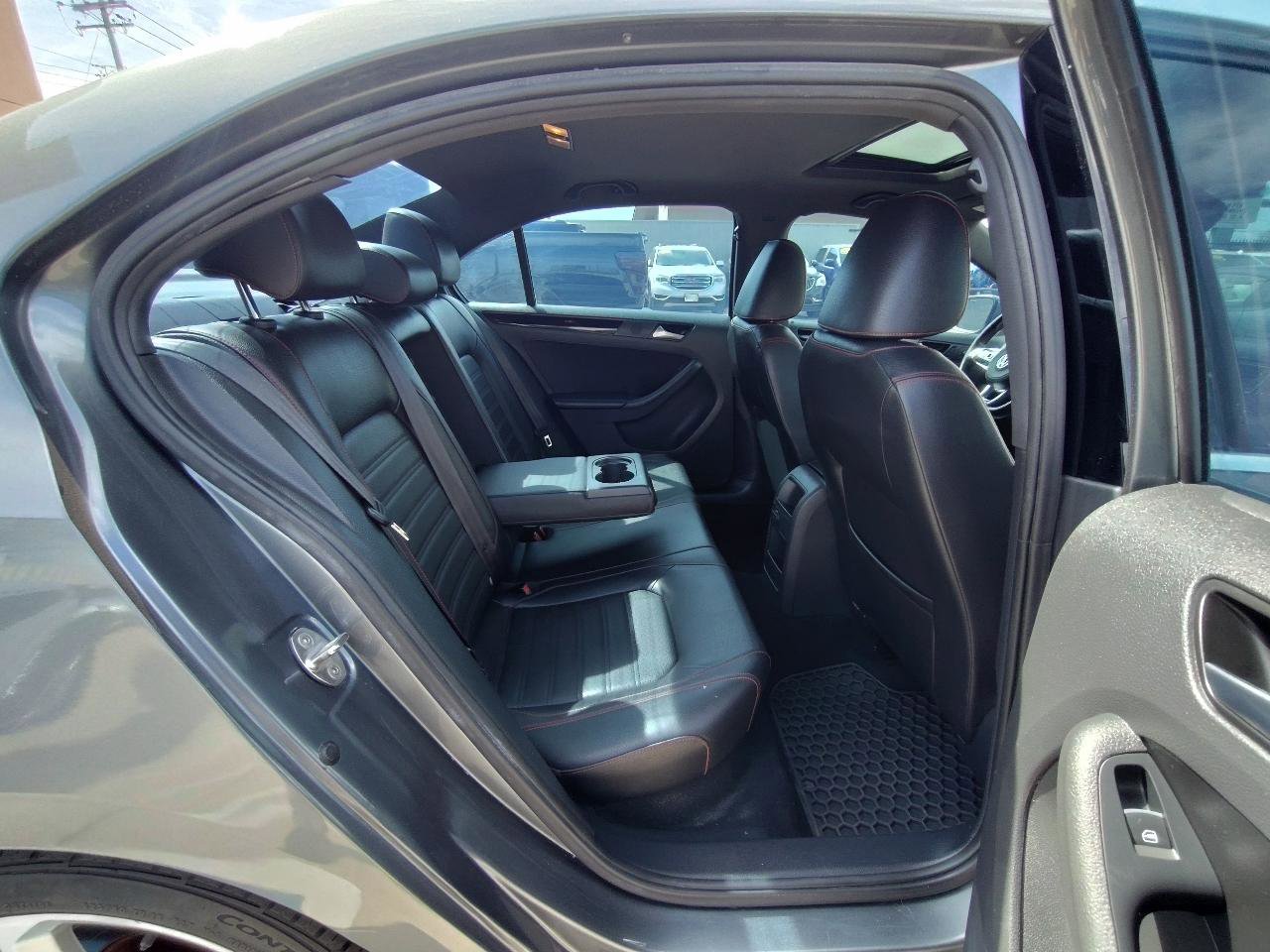 Used 2017 Volkswagen Jetta GLI FWD image 39