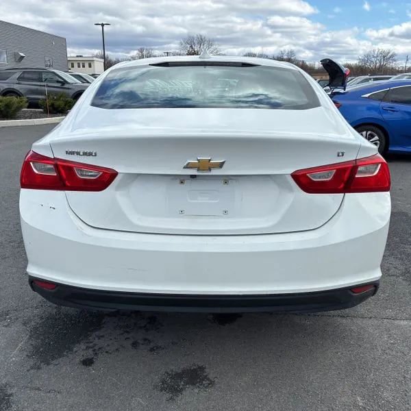 Used 2017 Chevrolet Malibu LT image 4