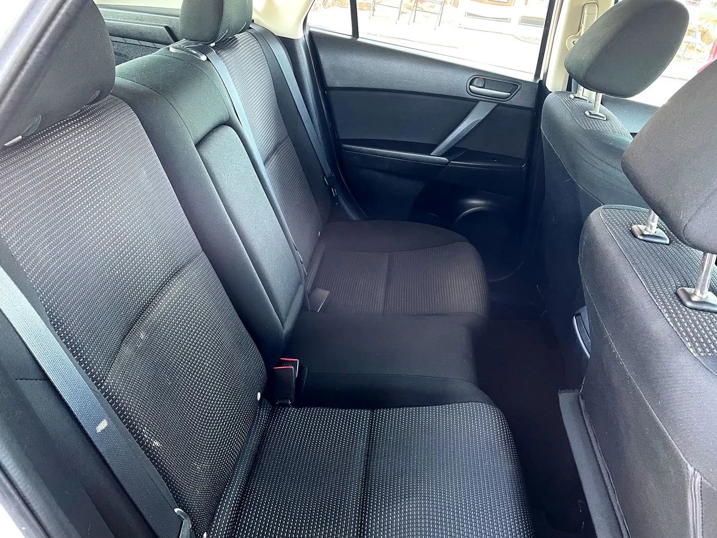 Used 2012 MAZDA MAZDA3 i Touring FWD image 11