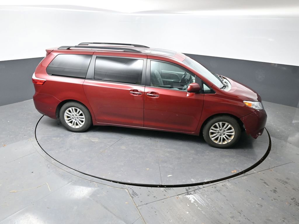 Used 2016 Toyota Sienna XLE image 12