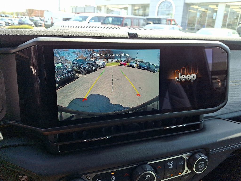 Used 2025 Jeep Wrangler Unlimited Sahara image 17