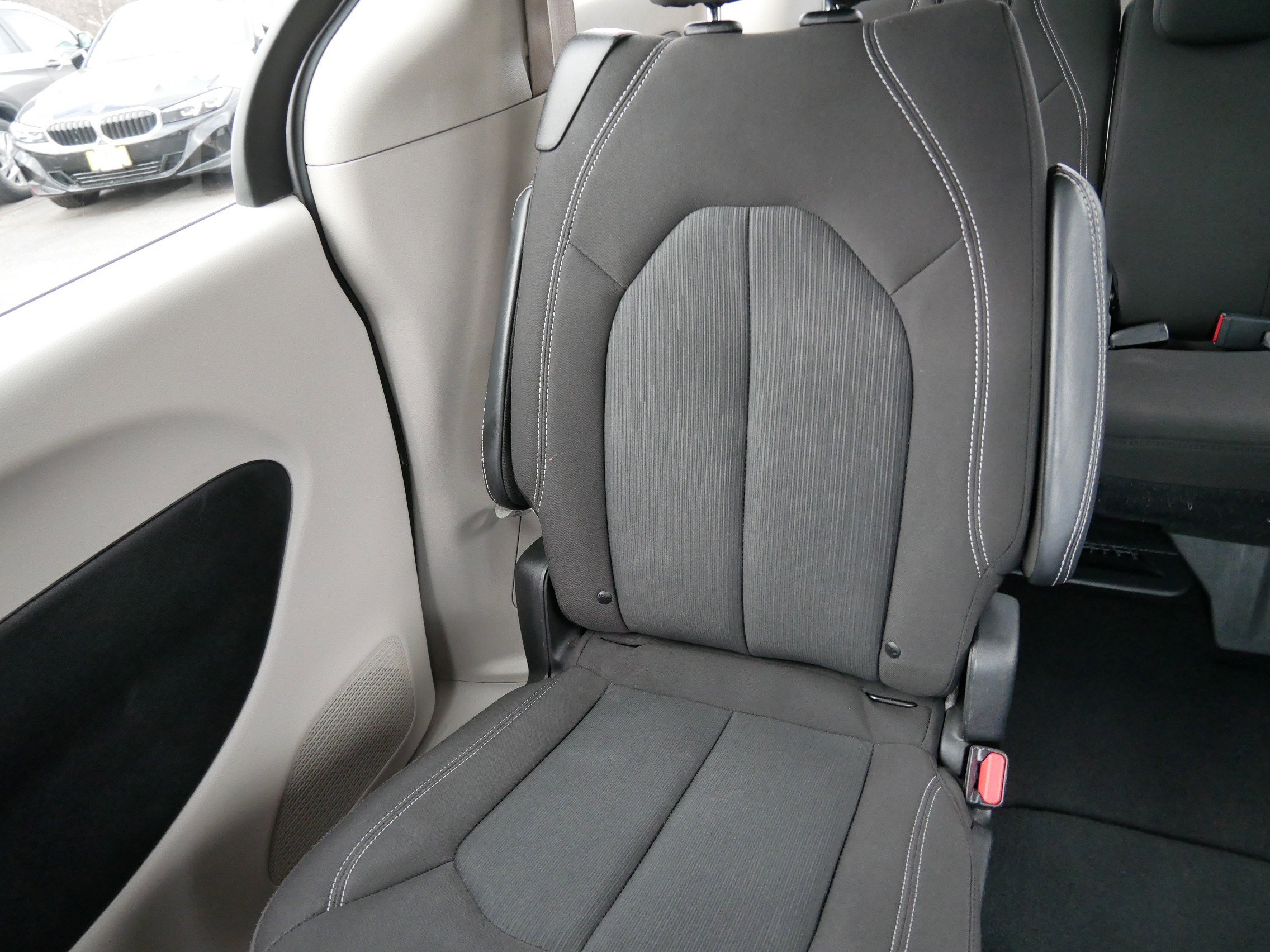 Used 2023 Chrysler Voyager LX image 12