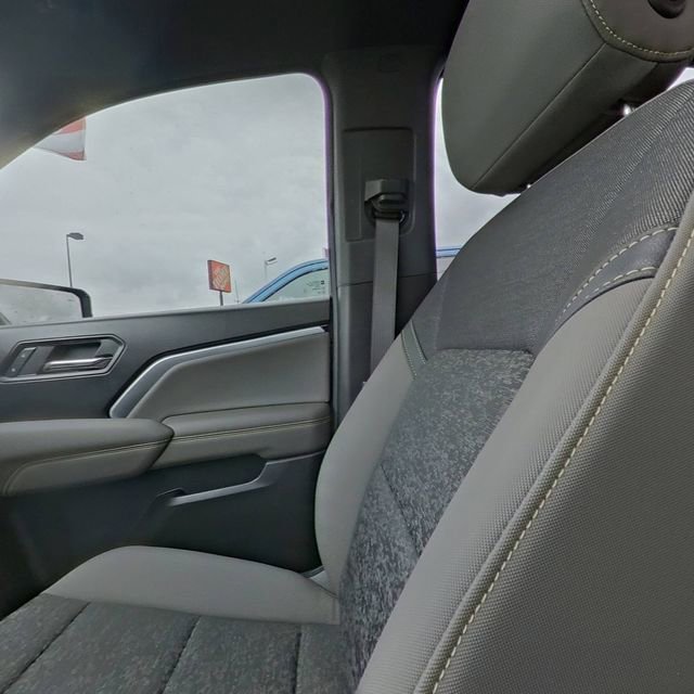 Used 2024 Chevrolet Colorado ZR2 w/ Technology Package AWD/4WD image 31