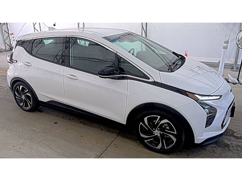Used 2022 Chevrolet Bolt LT w/ Infotainment Package FWD image 2