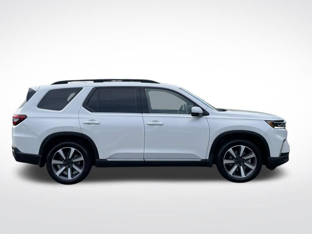 Certified 2025 Honda Pilot Touring image 7