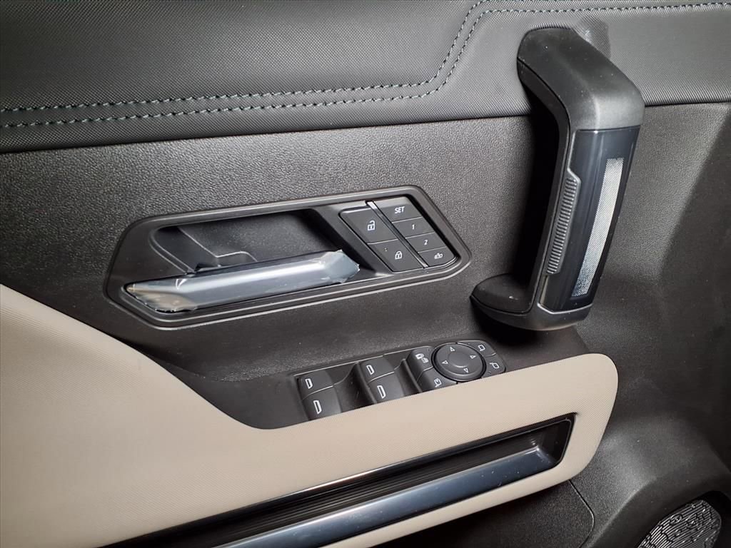 Used 2026 GMC Hummer EV SUV image 16