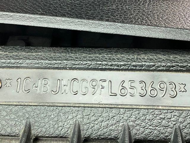 Used 2015 Jeep Wrangler Rubicon w/ Connectivity Group image 31