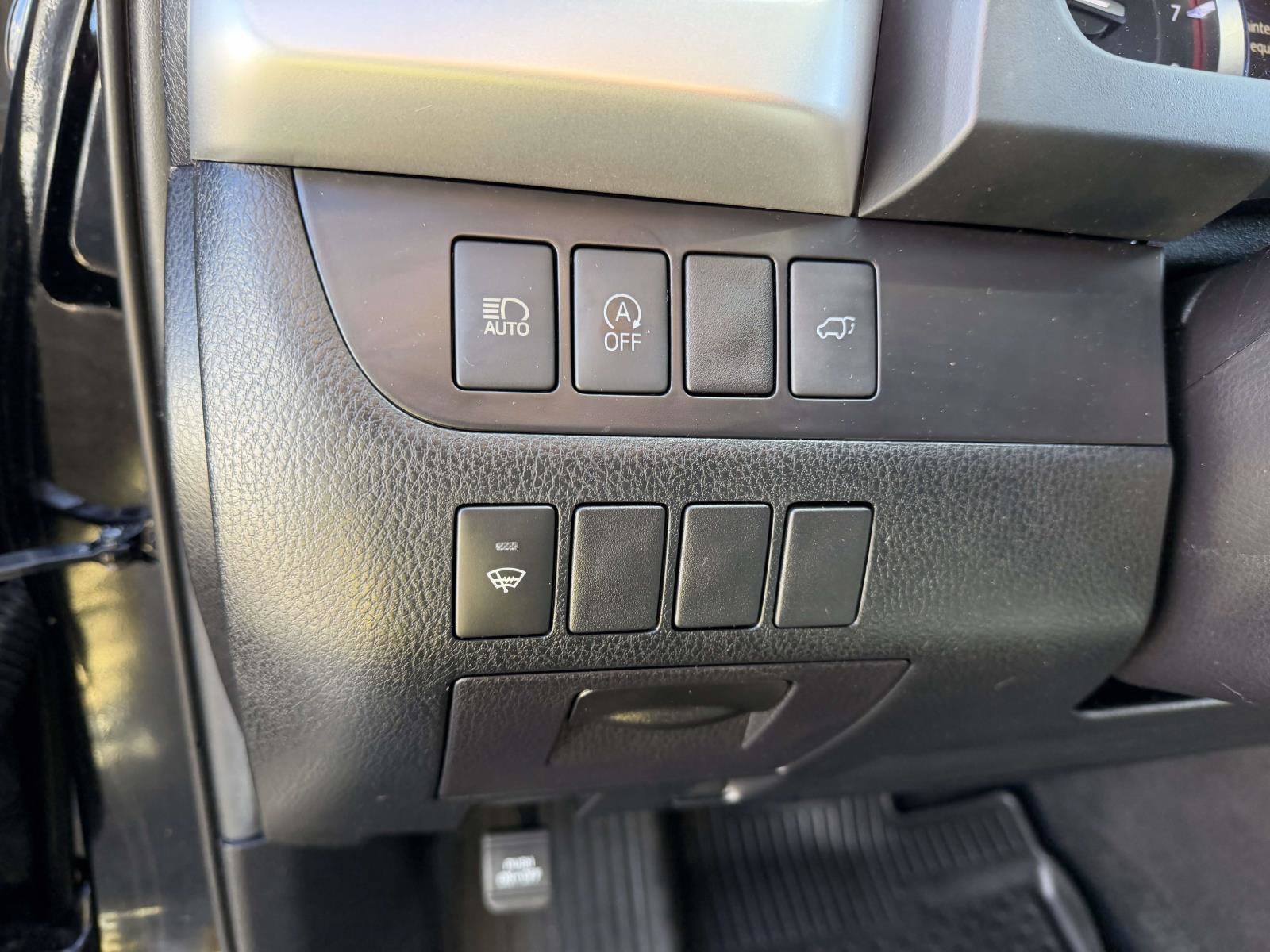 Used 2019 Toyota Highlander XLE AWD/4WD image 22