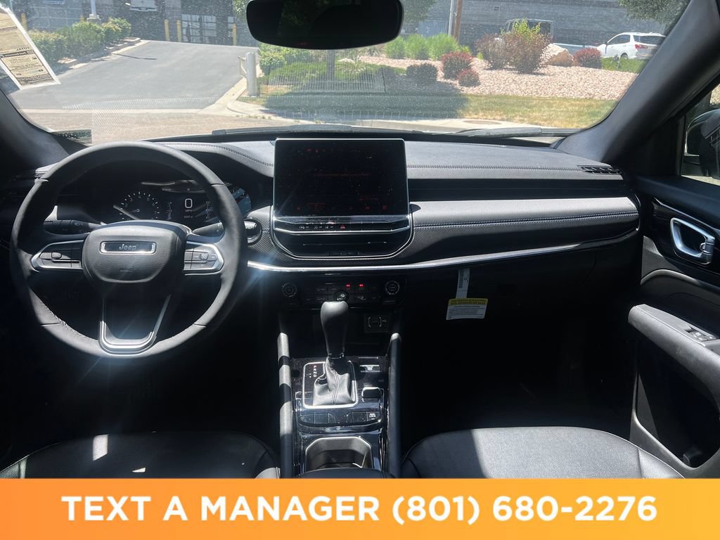 Used 2025 Jeep Compass Latitude w/ Sun & Sound Group AWD/4WD image 12
