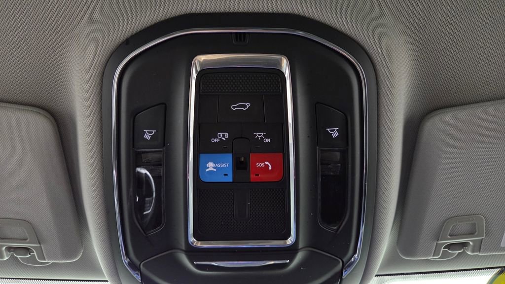 Used 2023 Jeep Grand Cherokee Limited w/ Black Appearance Package image 31