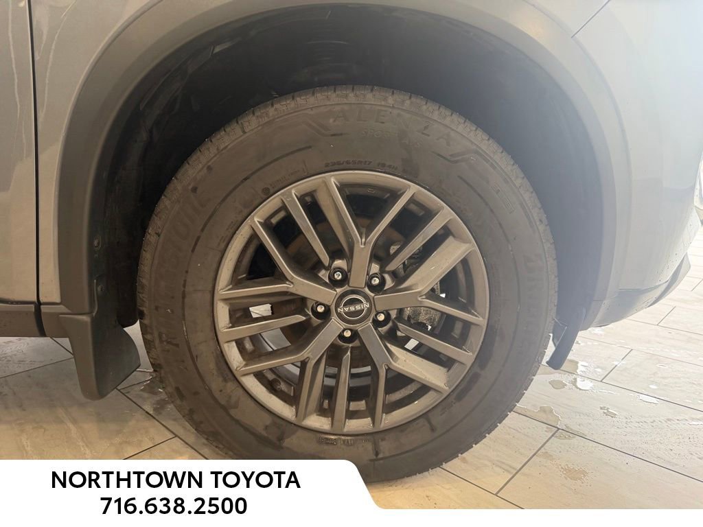 Used 2023 Nissan Rogue S image 8