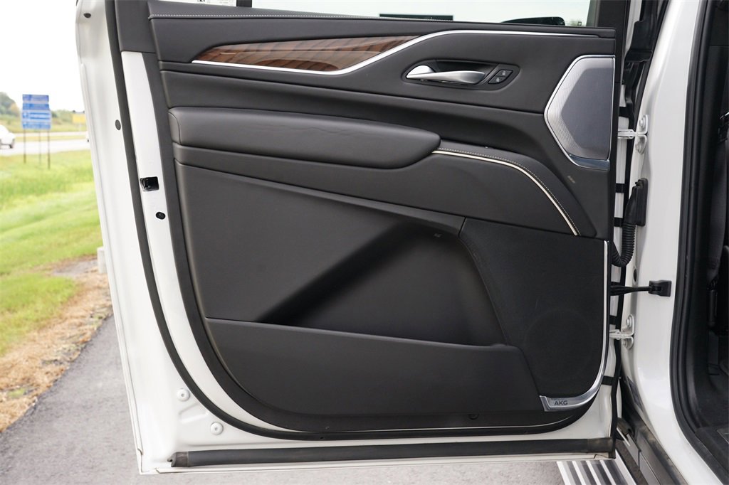 Used 2023 Cadillac Escalade ESV Sport Platinum w/ LPO, ONYX Package image 18