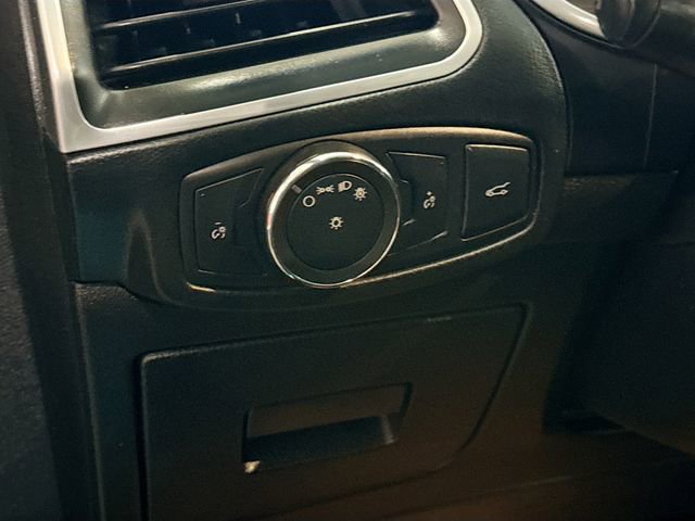 Used 2017 Ford Edge Titanium w/ Technology Package FWD image 11