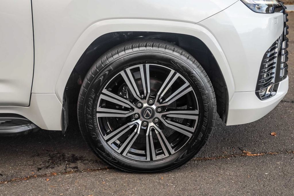Used 2024 Lexus LX 600 4WD w/ Appearance Package image 9