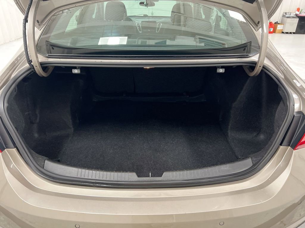 Used 2025 Chevrolet Malibu LT image 23