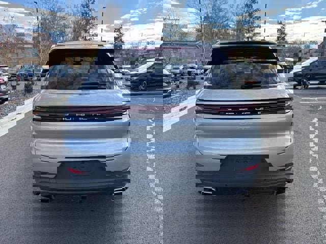 Used 2024 Porsche Cayenne w/ Premium Package image 4