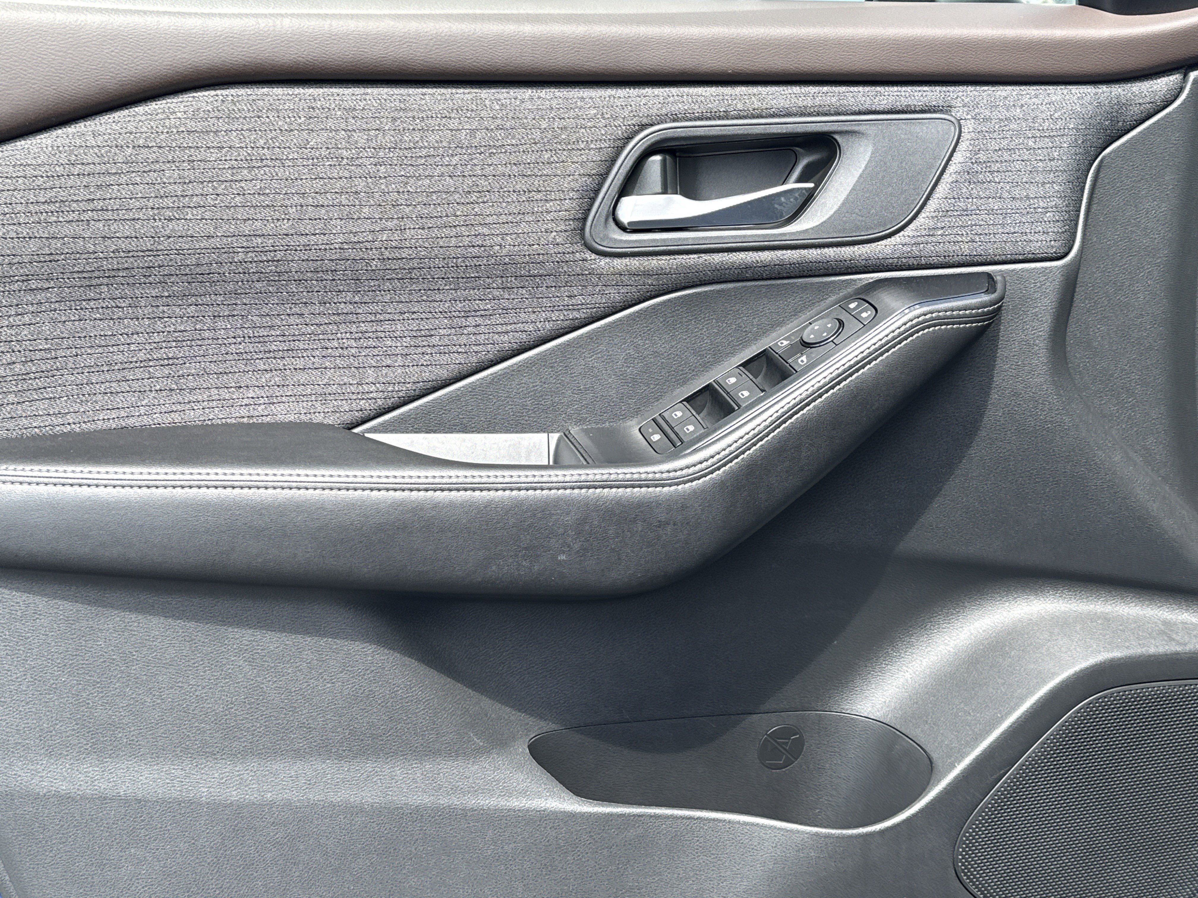 Used 2022 Nissan Rogue SV image 14