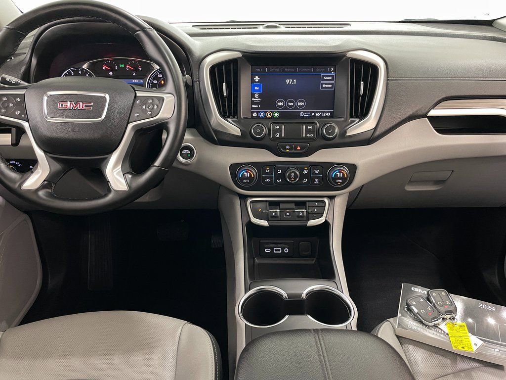 Used 2024 GMC Terrain SLT image 2