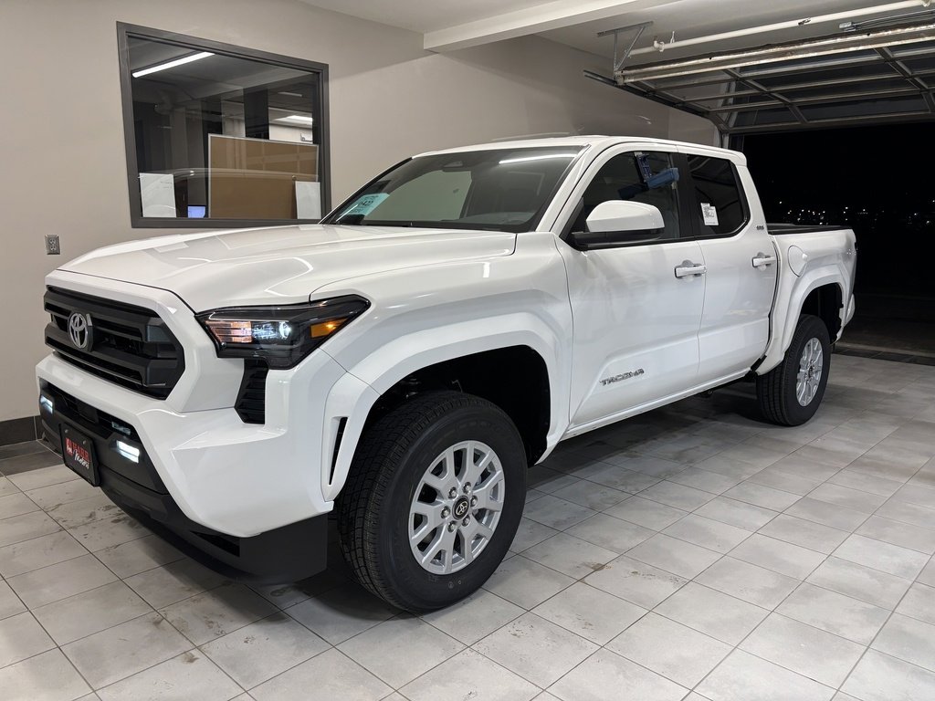 New 2025 Toyota Tacoma SR5