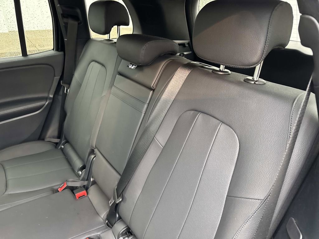 Used 2025 Mercedes-Benz GLB 250 4MATIC image 13