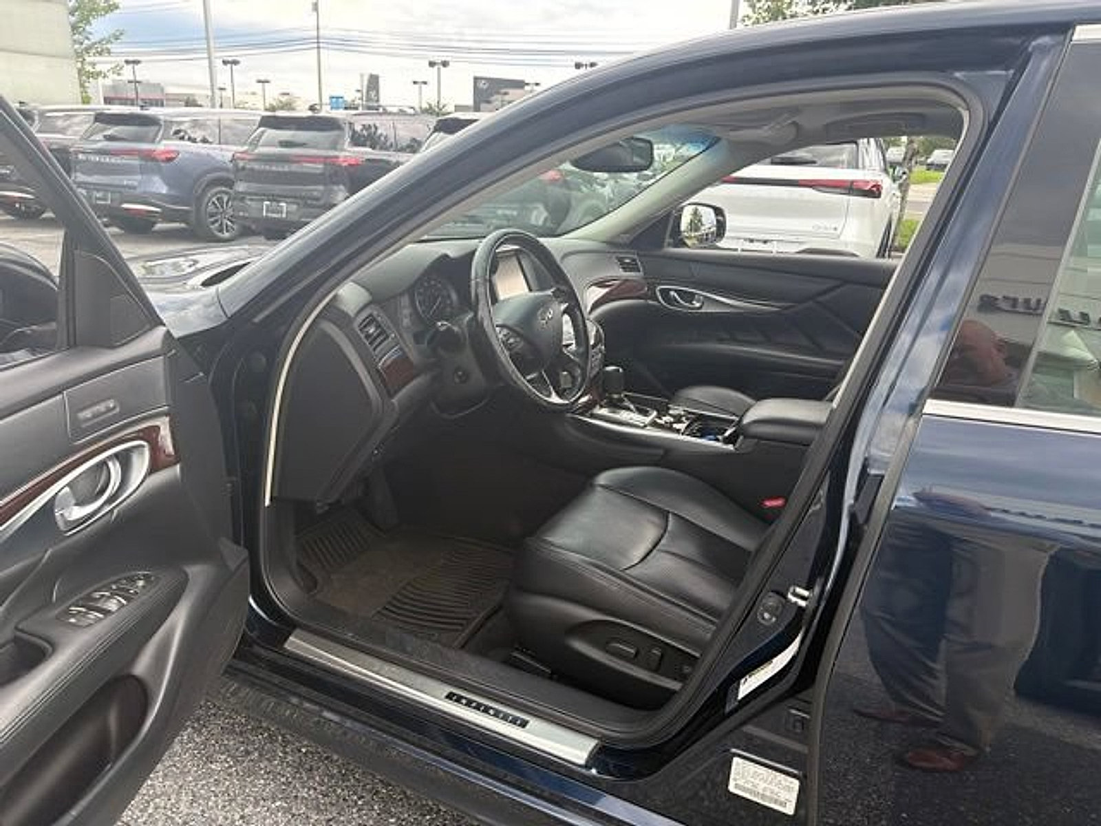 Used 2015 INFINITI Q70 3.7 AWD/4WD image 9