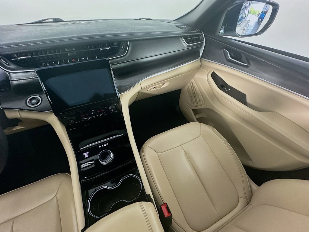 Used 2023 Jeep Grand Cherokee Limited AWD/4WD image 11