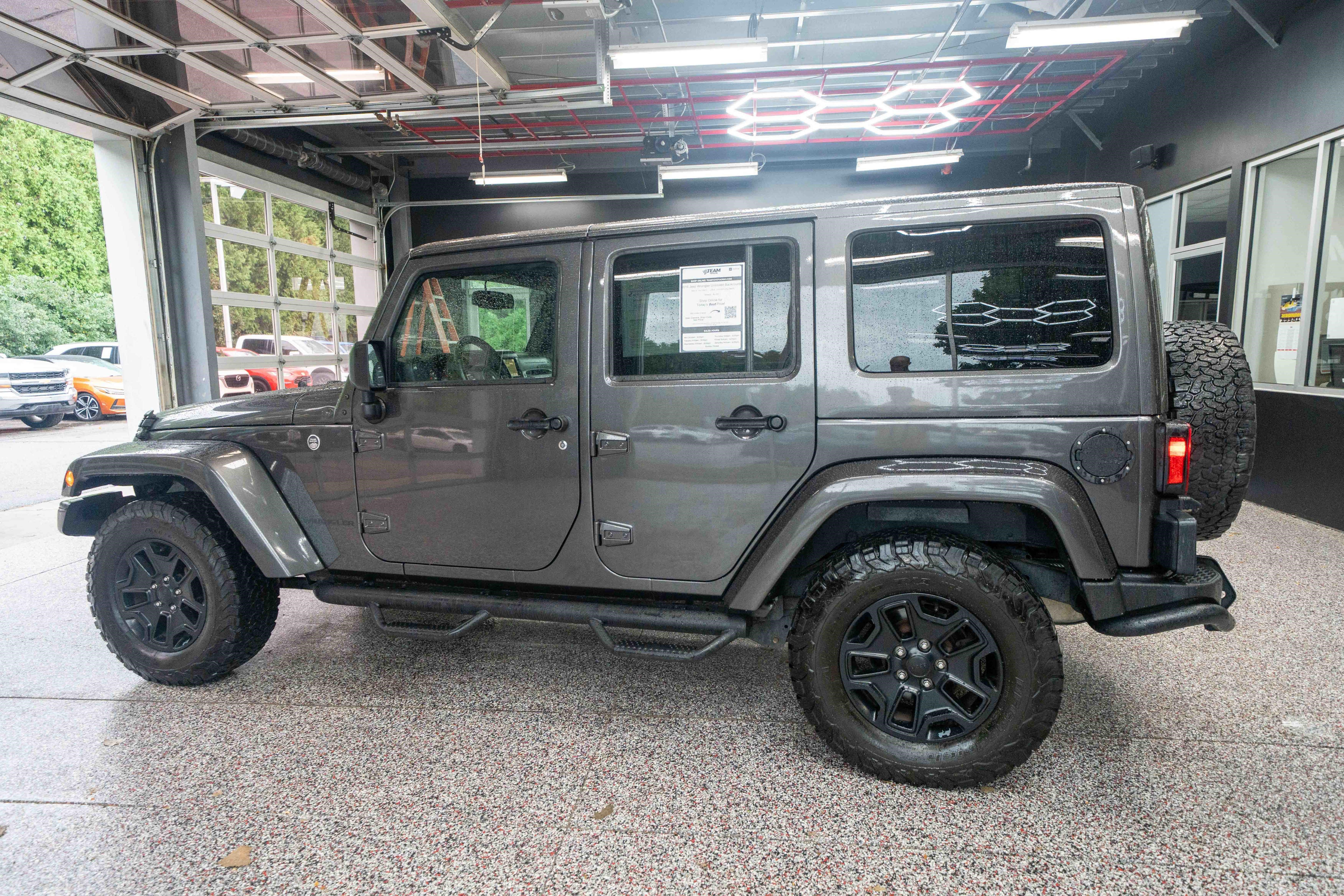 Used 2016 Jeep Wrangler Unlimited Sahara AWD/4WD image 2