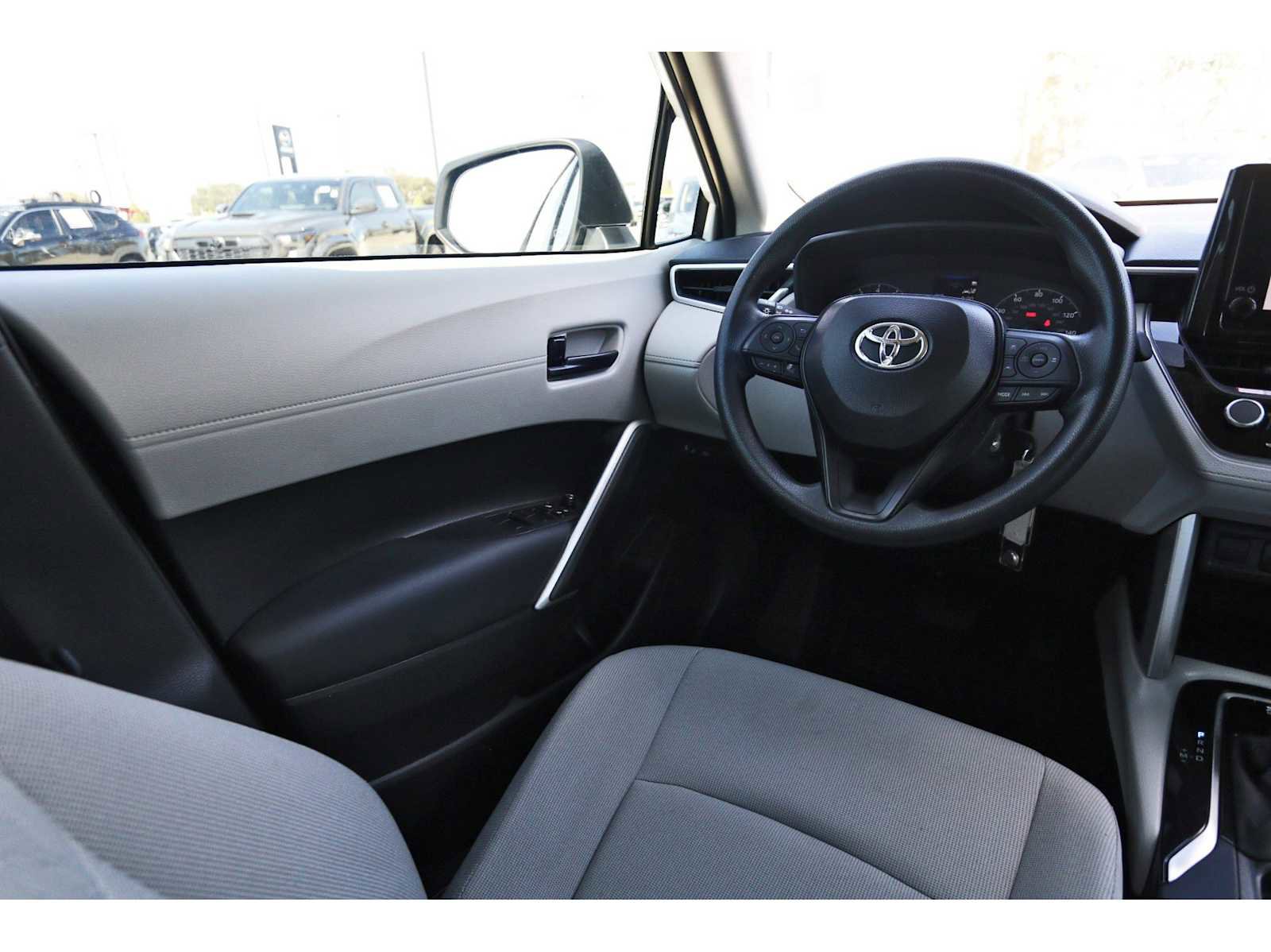 Used 2025 Toyota Corolla Cross L image 6