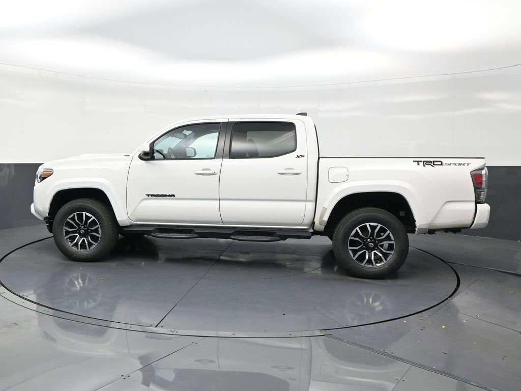 Used 2020 Toyota Tacoma TRD Sport w/ Technology Package RWD image 2
