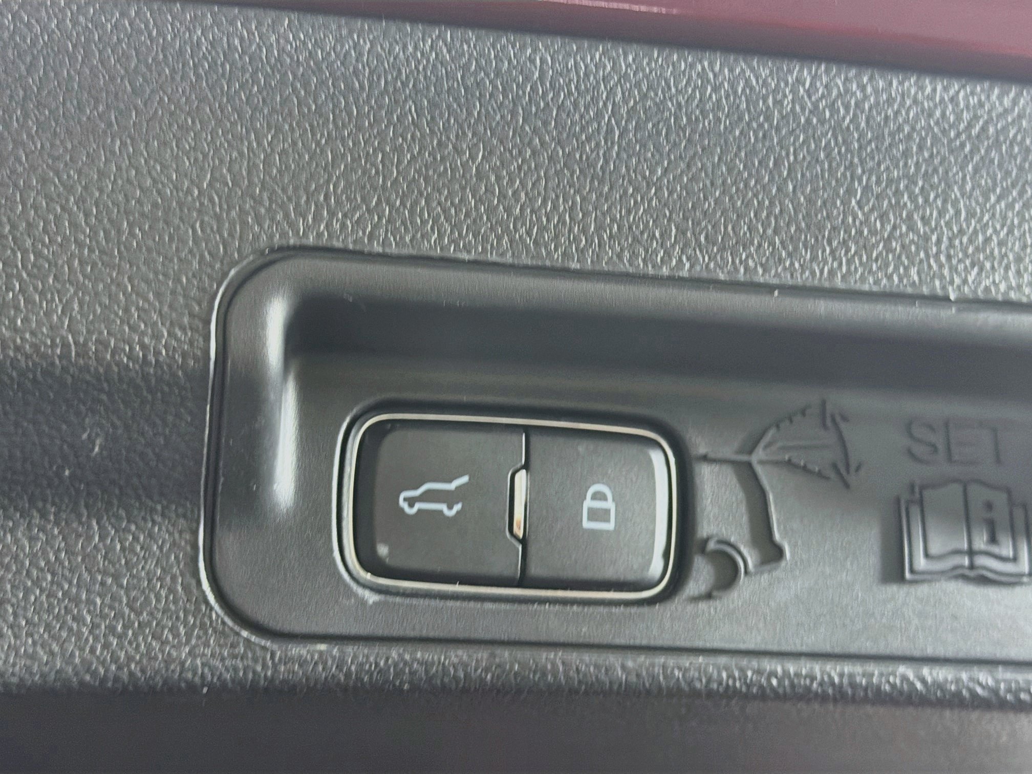 Used 2020 Ford Explorer XLT w/ Equipment Group 202A RWD image 29