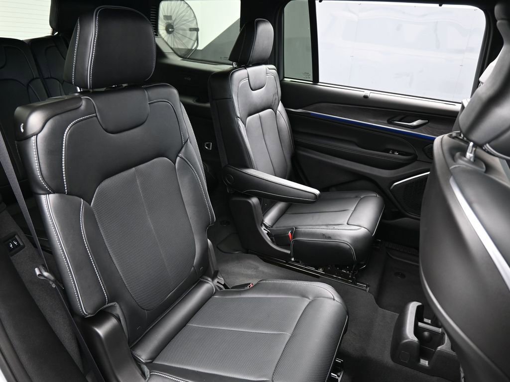 Used 2024 Jeep Grand Cherokee L Overland w/ Advanced Protech Group III image 53