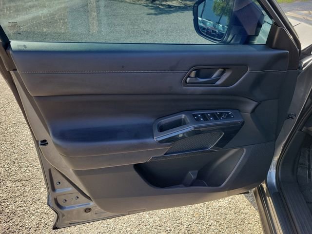 Used 2024 Nissan Pathfinder S AWD/4WD image 9