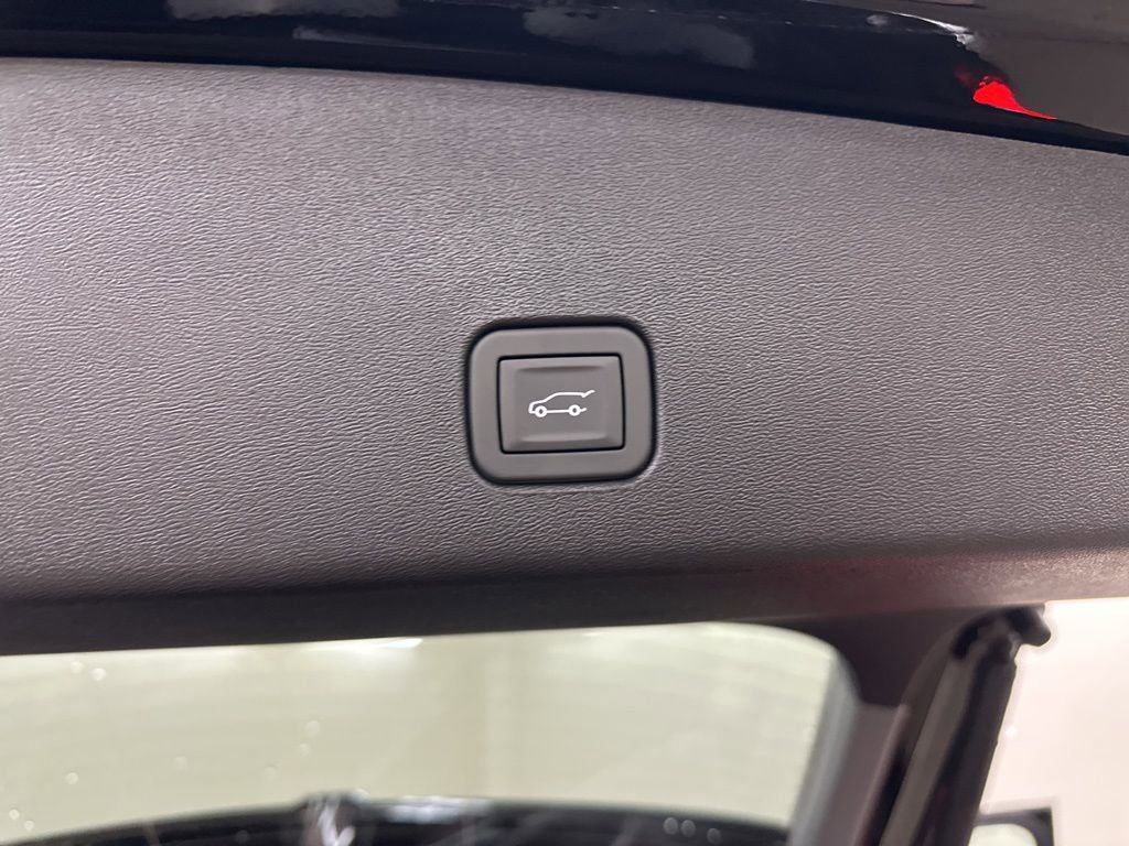 New 2026 Cadillac Optiq Luxury 1 image 24