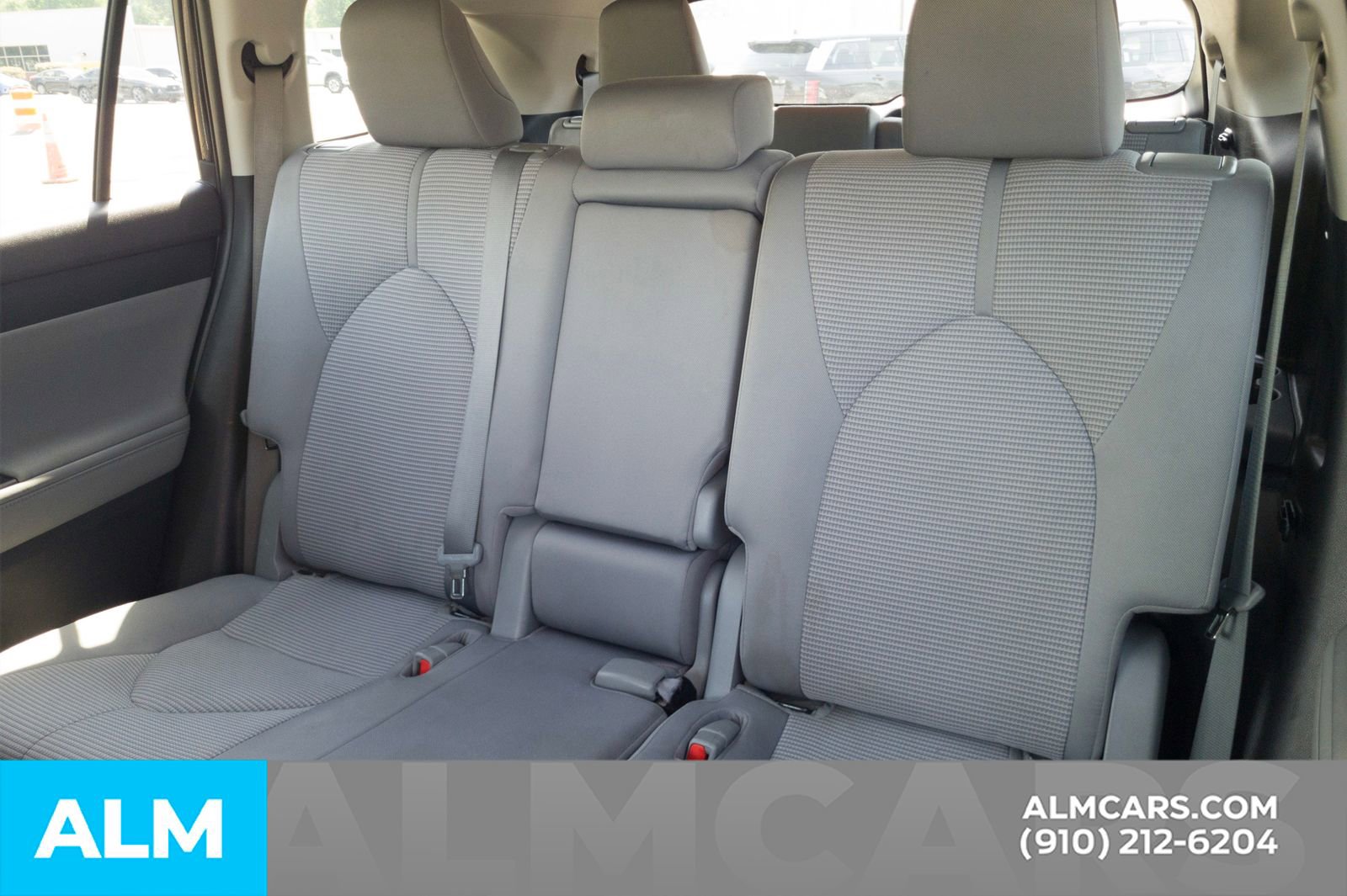 Used 2023 Toyota Highlander L FWD image 18