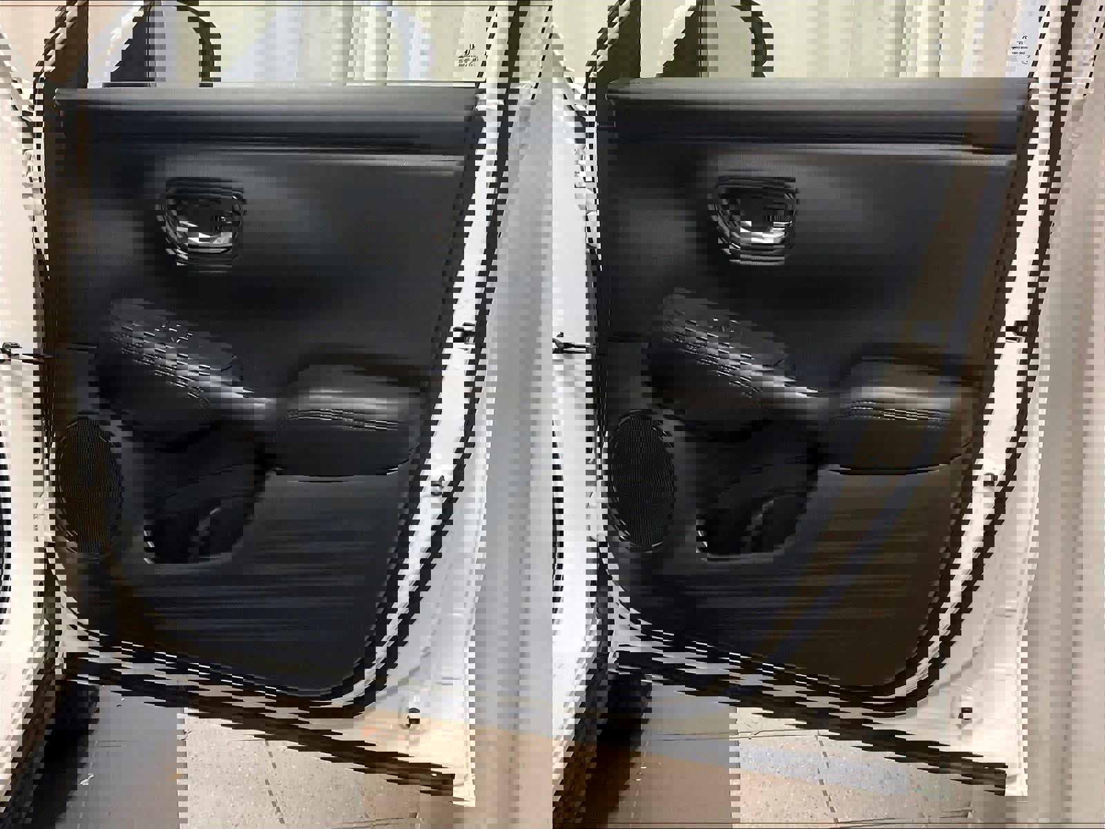 Used 2025 Honda HR-V LX image 12