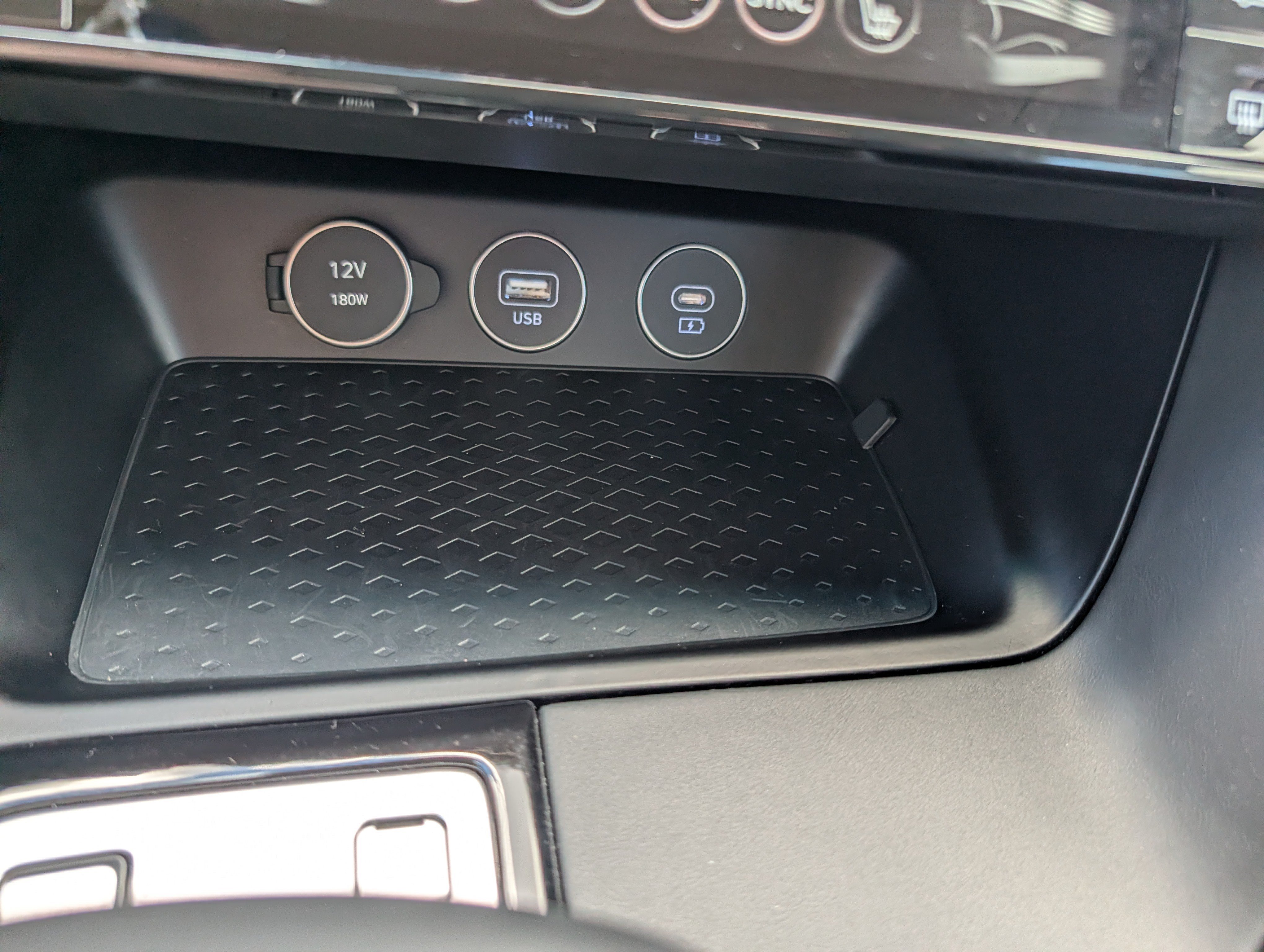 Used 2024 Genesis G70 2.5T AWD/4WD image 32