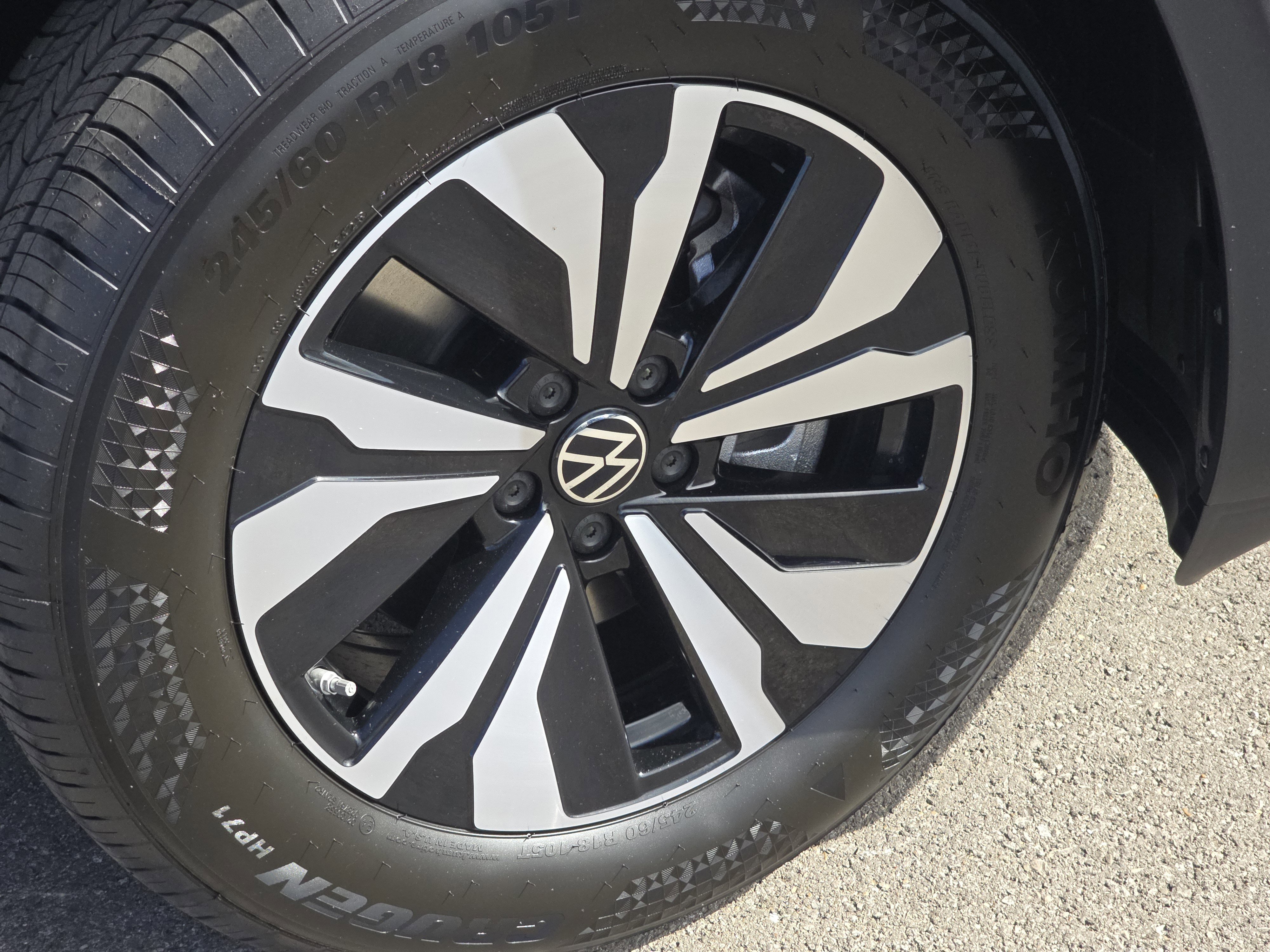 New 2026 Volkswagen Atlas Cross Sport SE image 13