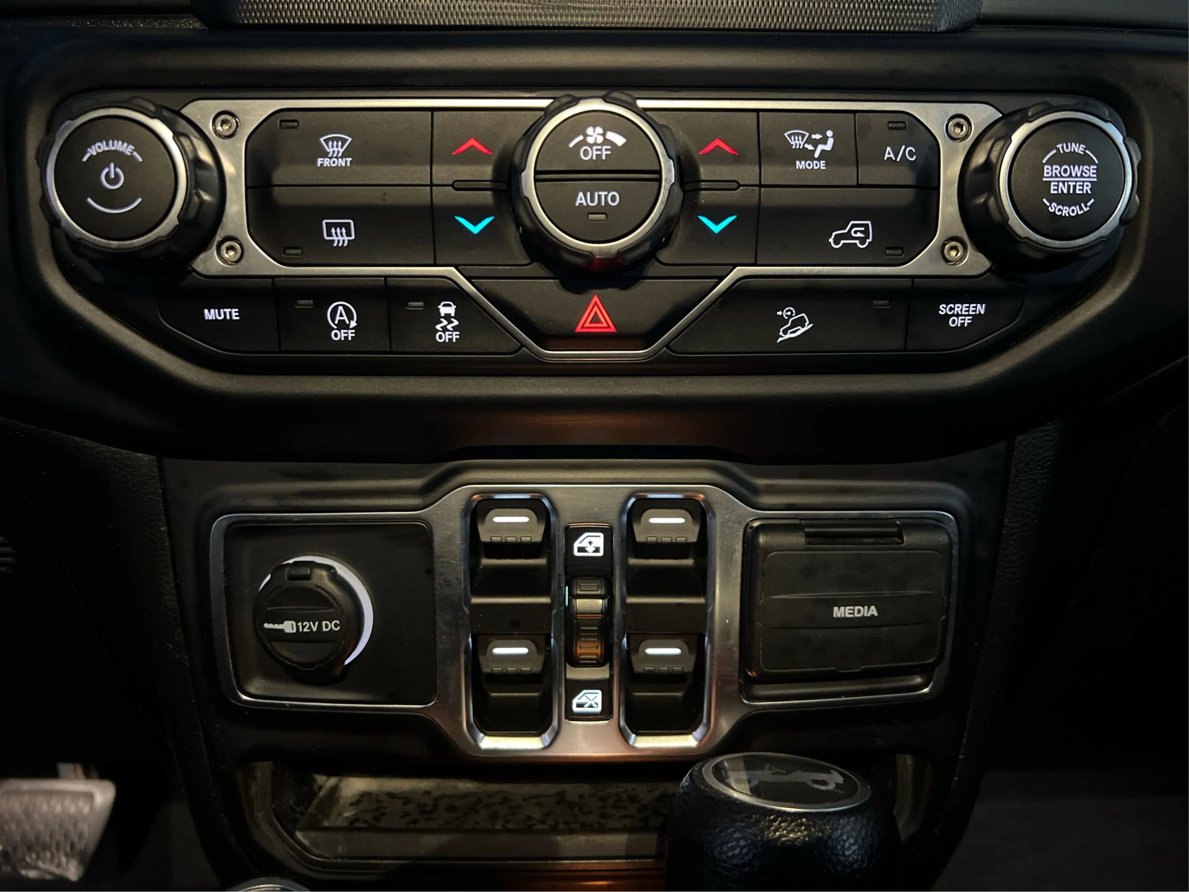 Used 2020 Jeep Wrangler Unlimited Sahara image 29