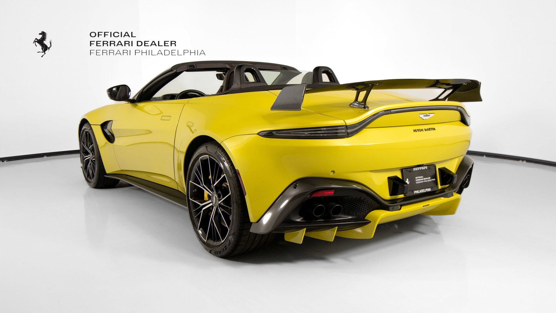 Used 2021 Aston Martin V8 Vantage Roadster image 26