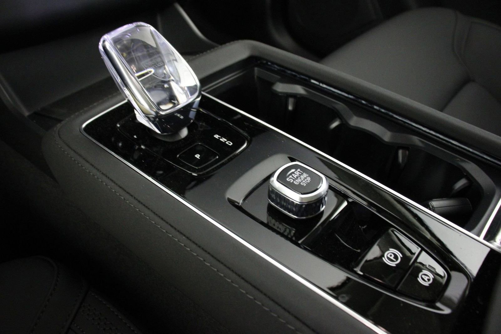 New 2025 Volvo XC90 B6 Plus image 7