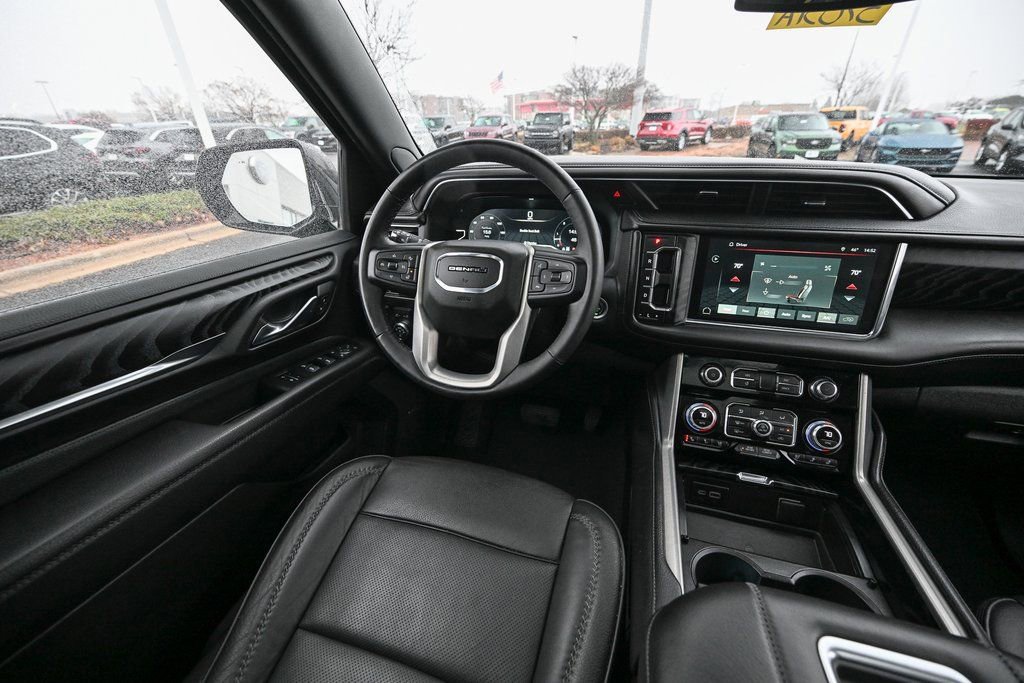 Used 2023 GMC Yukon XL Denali image 31