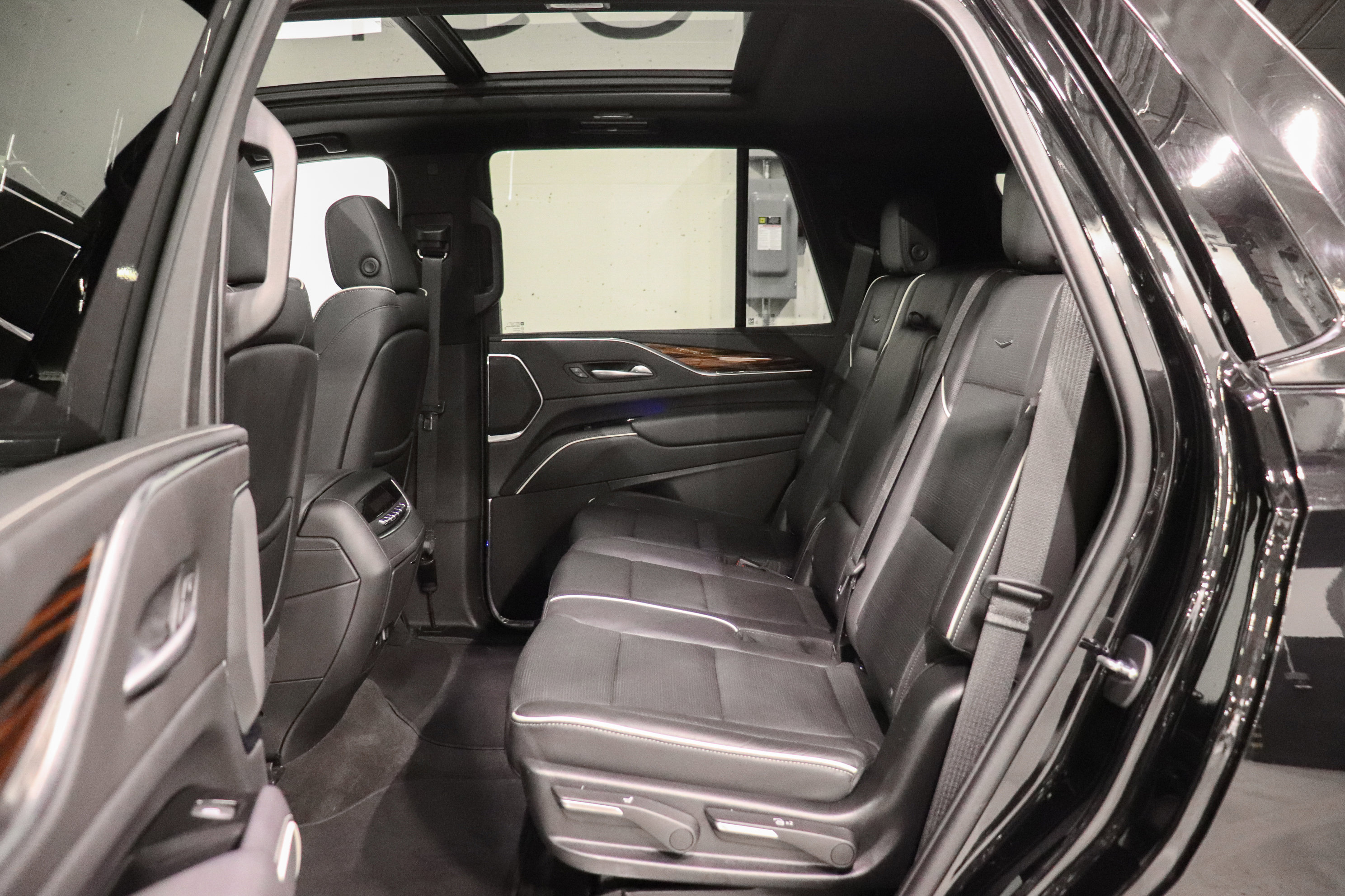 Used 2022 Cadillac Escalade Premium Luxury image 18