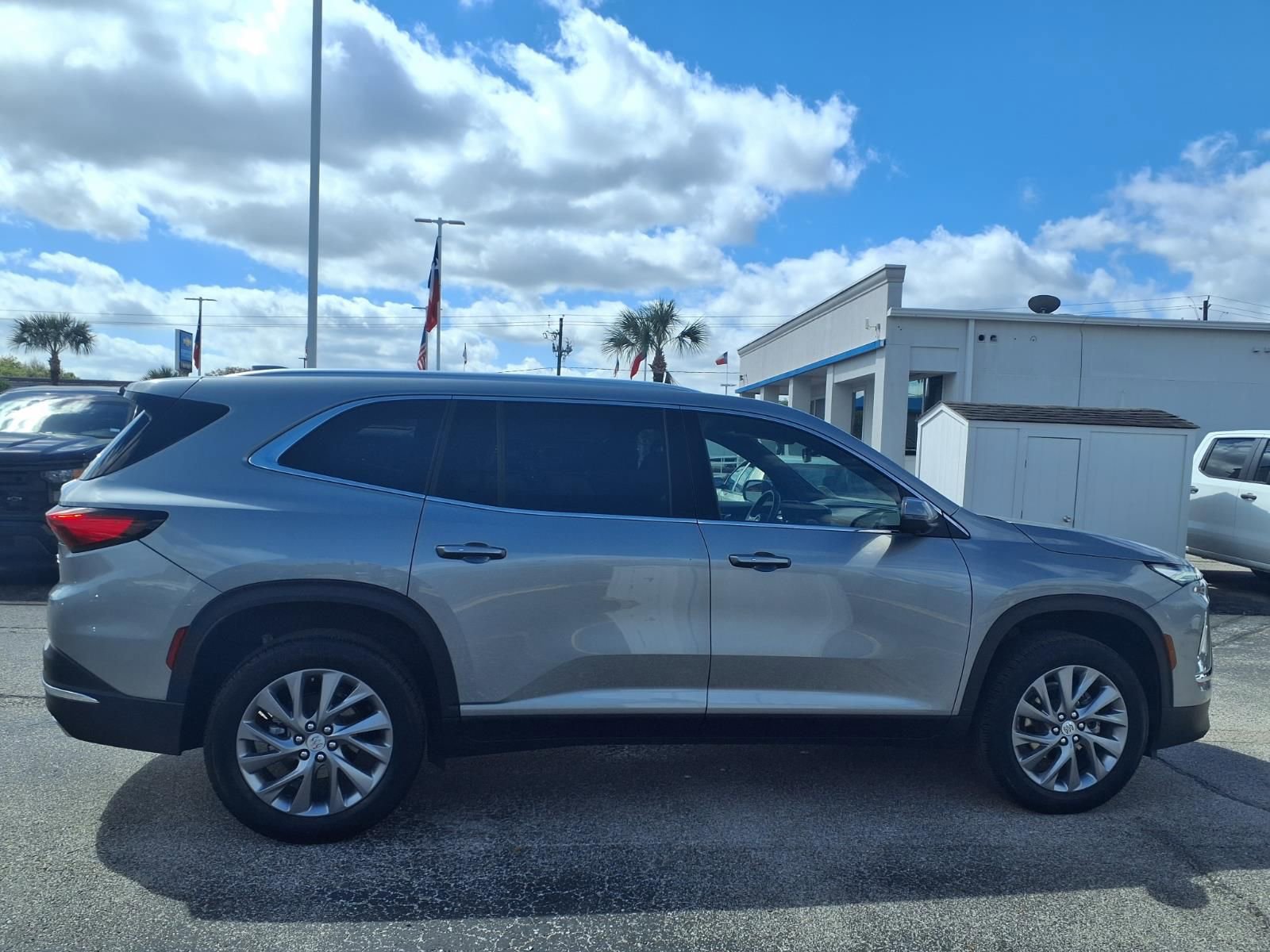 Used 2025 Buick Enclave Preferred image 21